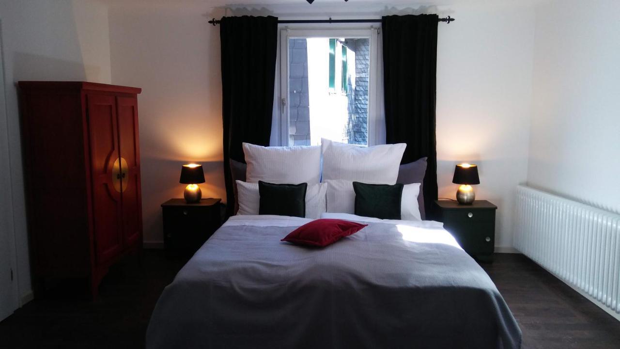 Homestay Manoir -1654- Historisch Schlafen In Monschaus Altstadt Monschau