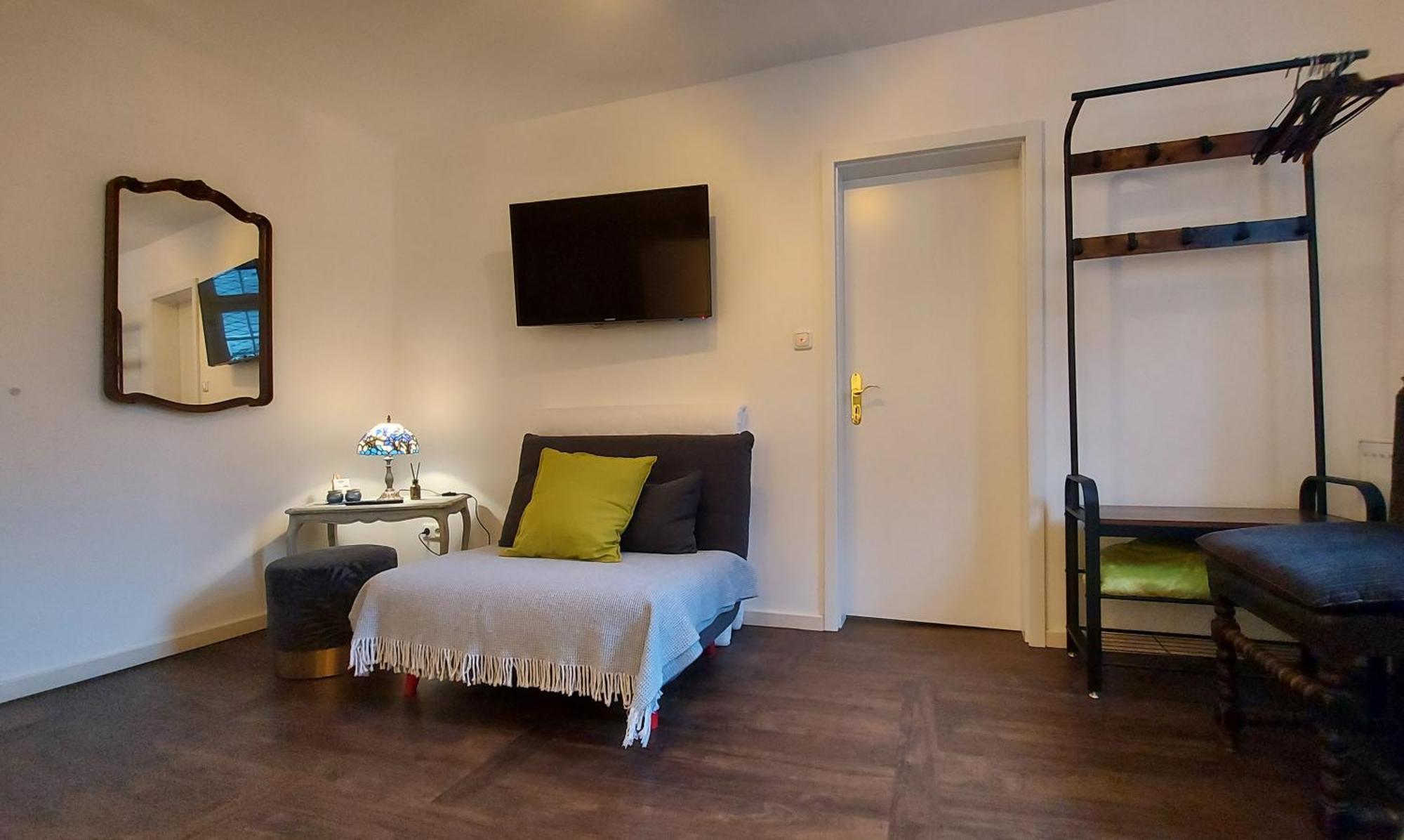 Homestay Manoir -1654- Historisch Schlafen In Monschaus Altstadt Monschau